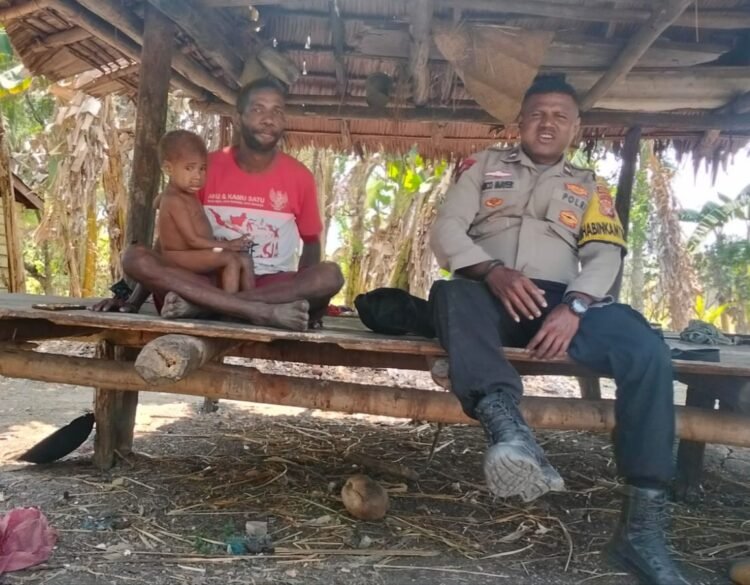 Bhabinkamtibmas Kampung Padua Sambangi Warga, Sampaikan Pesan Kamtibmas dan Cegah Karhutla