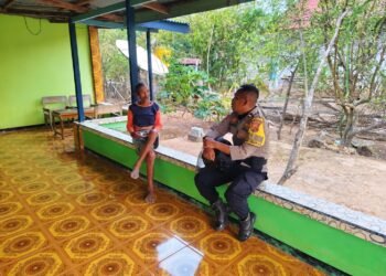 Bhabinkamtibmas Kampung Padua Sambangi Warga, Sampaikan Pesan Kamtibmas dan Cegah Karhutla