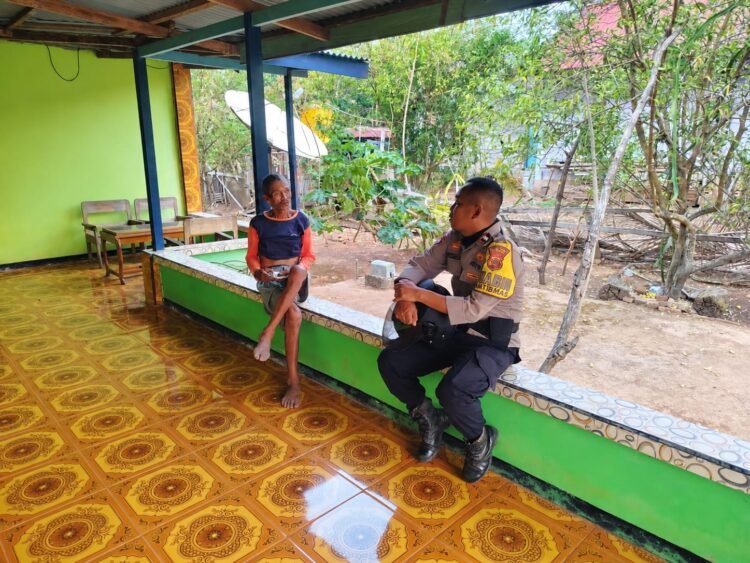 Bhabinkamtibmas Kampung Padua Sambangi Warga, Sampaikan Pesan Kamtibmas dan Cegah Karhutla