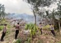 Polsek Kelila Gerak Cepat Padamkan Kebakaran Lahan di Bukit Yibaleme