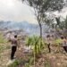 Polsek Kelila Gerak Cepat Padamkan Kebakaran Lahan di Bukit Yibaleme
