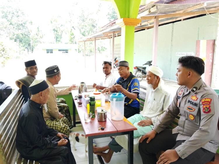 Sambangi Jamaah Masjid Andey, Polsek Biak Utara Ajak Warga Jaga Toleransi dan Kedamaian