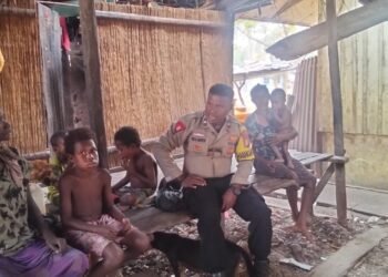 Sambangi Warga, Bhabinkamtibmas Kampung Padua Imbau Waspada Karhutla