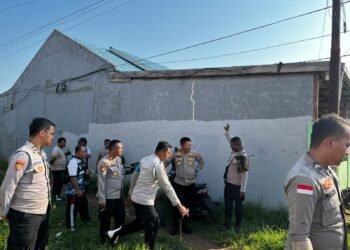 Respons Cepat Kebakaran di Jalan Natuna, Wakapolres Merauke Turun Langsung Bantu Penanganan
