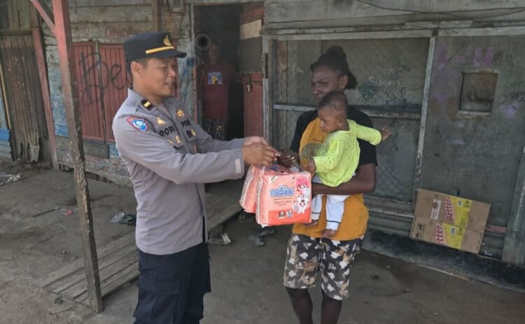 Kanit Bhabinkamtibmas Polres Merauke Sambangi Warga, Imbau Jaga Kamtibmas dan Cegah Karhutla