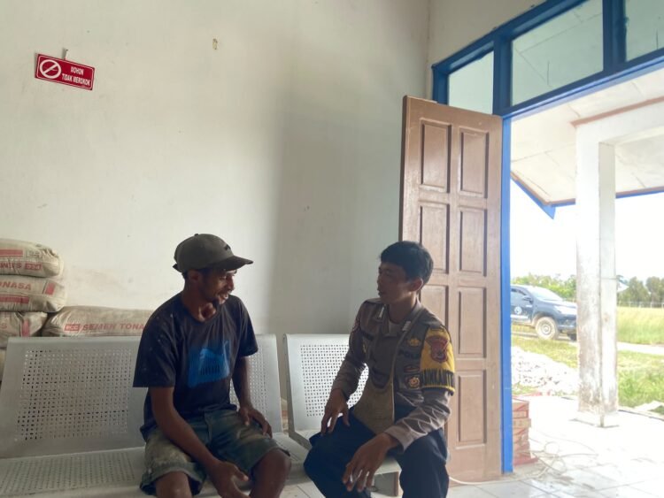 Cegah Karhutla, Bhabinkamtibmas Bomakia Ajak Warga Jaga Lingkungan