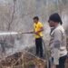 Cegah Karhutla Menjalar ke Fasilitas PLN, Polres Biak Numfor Gerak Cepat Padamkan Api di Kampung Urfu