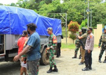 Jaga Kamtibmas Tetap Kondusif, TNI-Polri dan Satgas Gelar Sweeping di Senggi