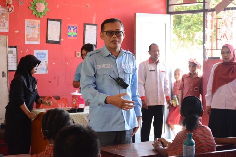SPPG Polda Papua Matangkan Kesiapan MBG Sistem Prasmanan di SD Negeri Inpres Dok VIII