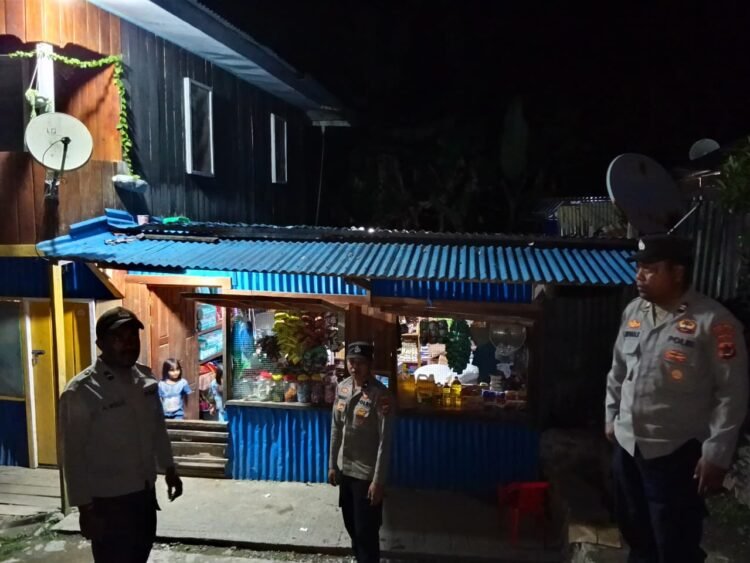 Patroli Malam Polsek Kelila, Sambangi Warga dan Jaga Kamtibmas